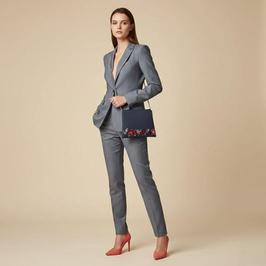 Cómo elevar un traje de chaqueta con el bolso perfecto