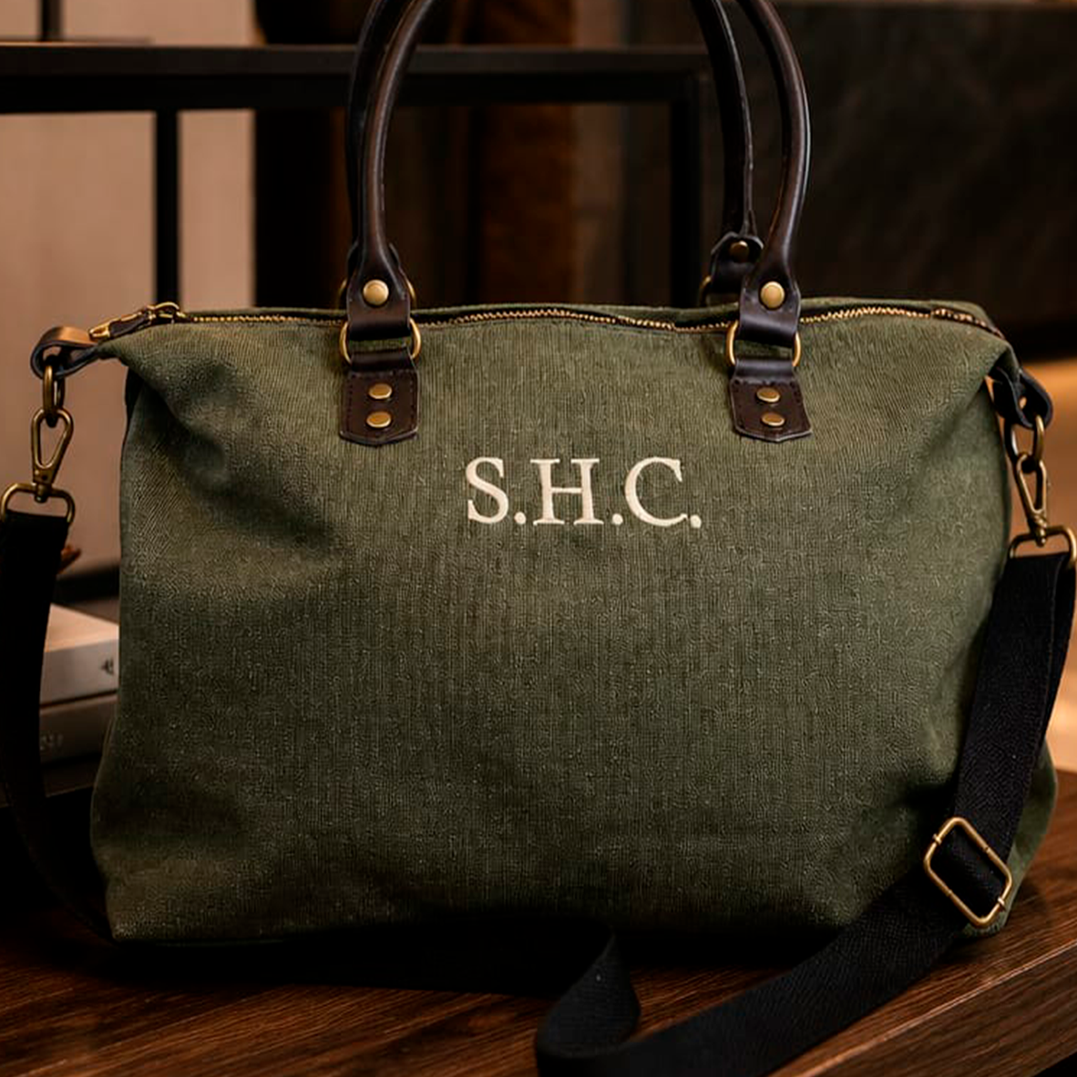 Bolso Weekender - Iniciales bordadas.